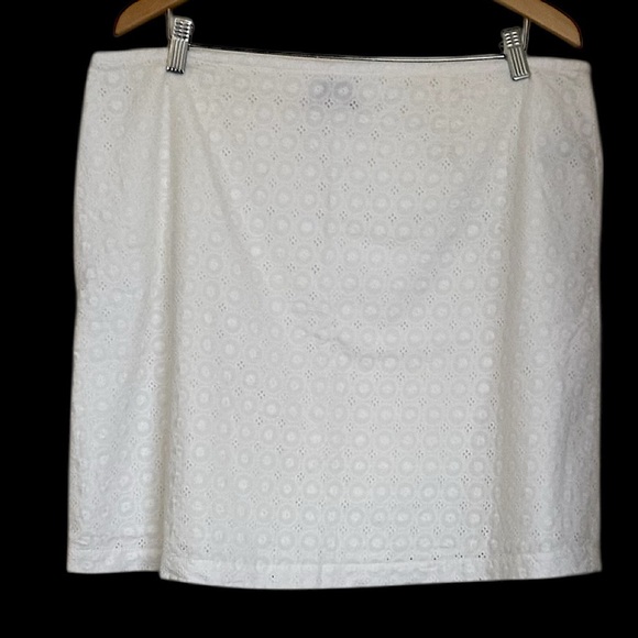 LL Bean Women’s Favorite Fit White Eyelet A-Line Skirt Waist Sz 38 Lined Pockets - Picture 2 of 10